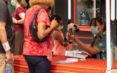 High school freshman reaches agreement to sell jewelry at 15 Steps through participation in youth entrepreneurship market at DIA’s Chowder Cook-Off